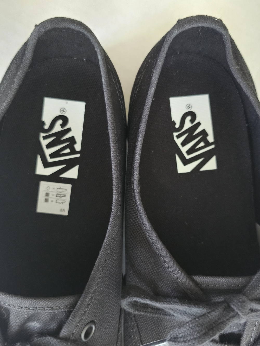 Vans Blackout Sneakers Size Mens 11.5 Low Top Lace Up Canvas Cushioned Insole - Picture 10 of 11